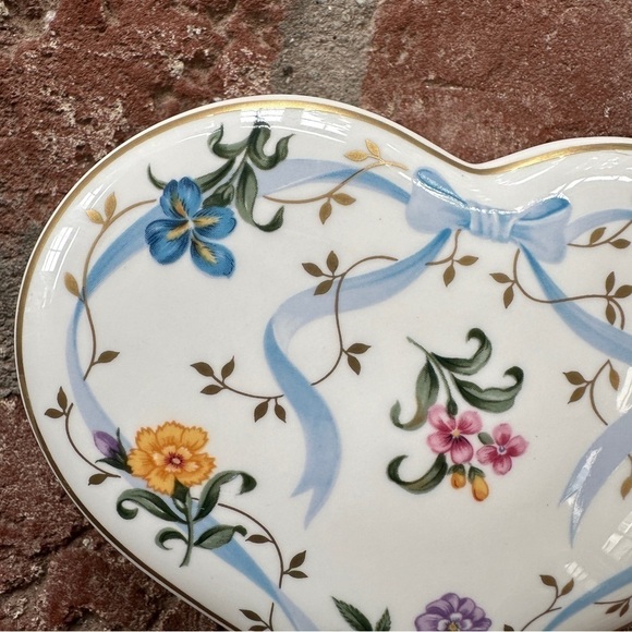 Christopher Stuart Floral Ribbon Y1516 Fine Bone China Heart Trinket Box - Picture 3 of 15